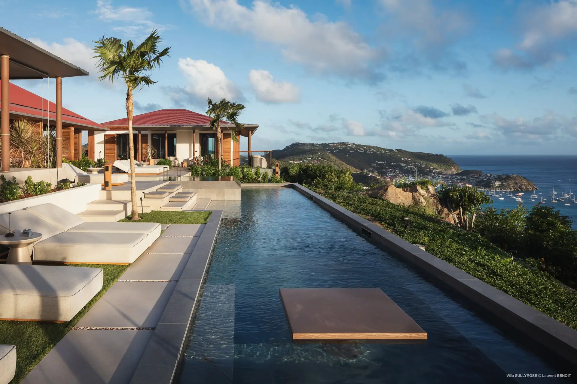 Maison Sully Rose infinity pool overlooking Gustavia harbour