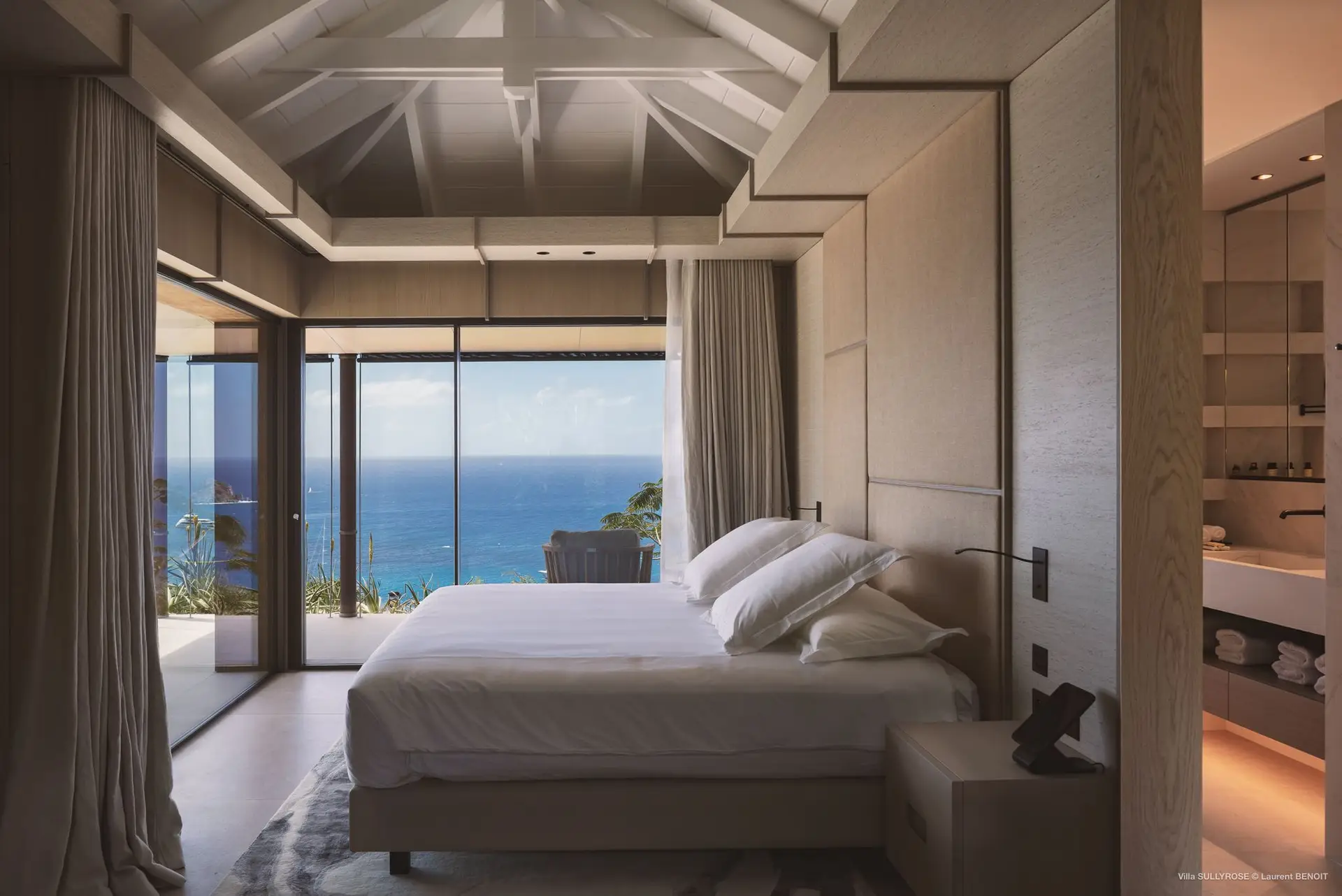 Maison Sully Rose bedroom with panoramic ocean view