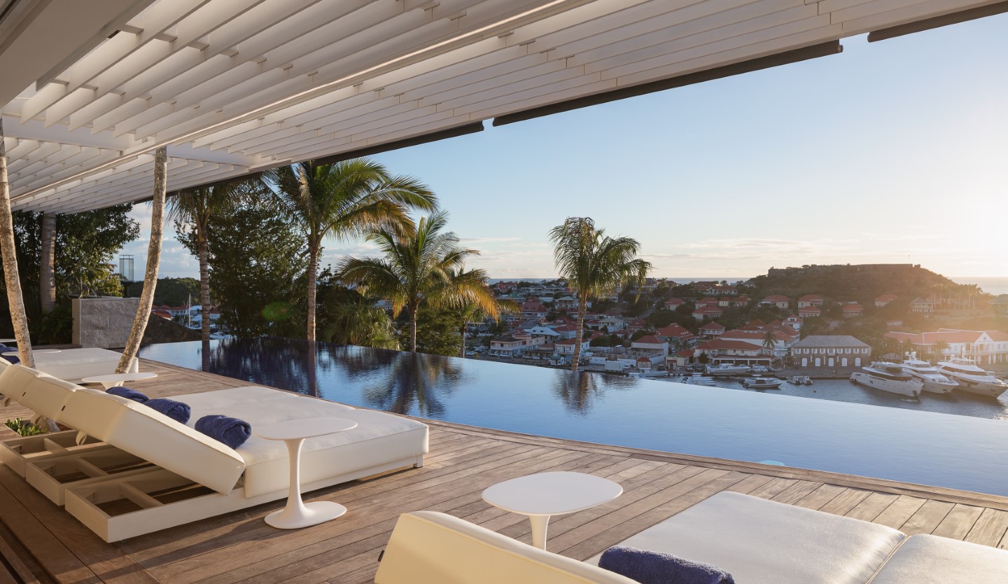 Villa Embrace infinity pool overlooking the Caribbean Sea and Gustavia lighthouse