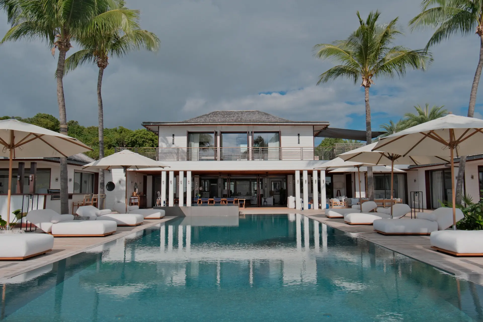Maison Blanc Bleu main house and pool