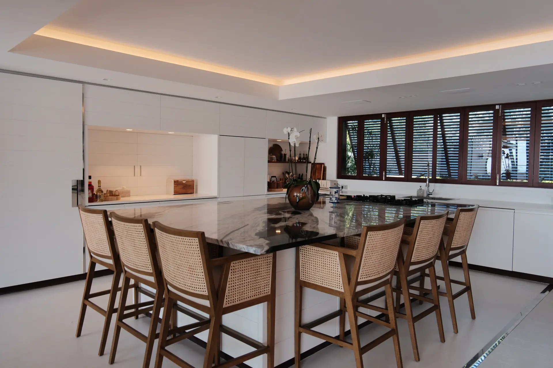 Maison Blanc Bleu contemporary kitchen