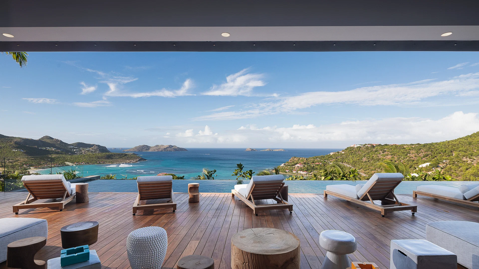 Villa Unik overlooking Saint-Jean Bay