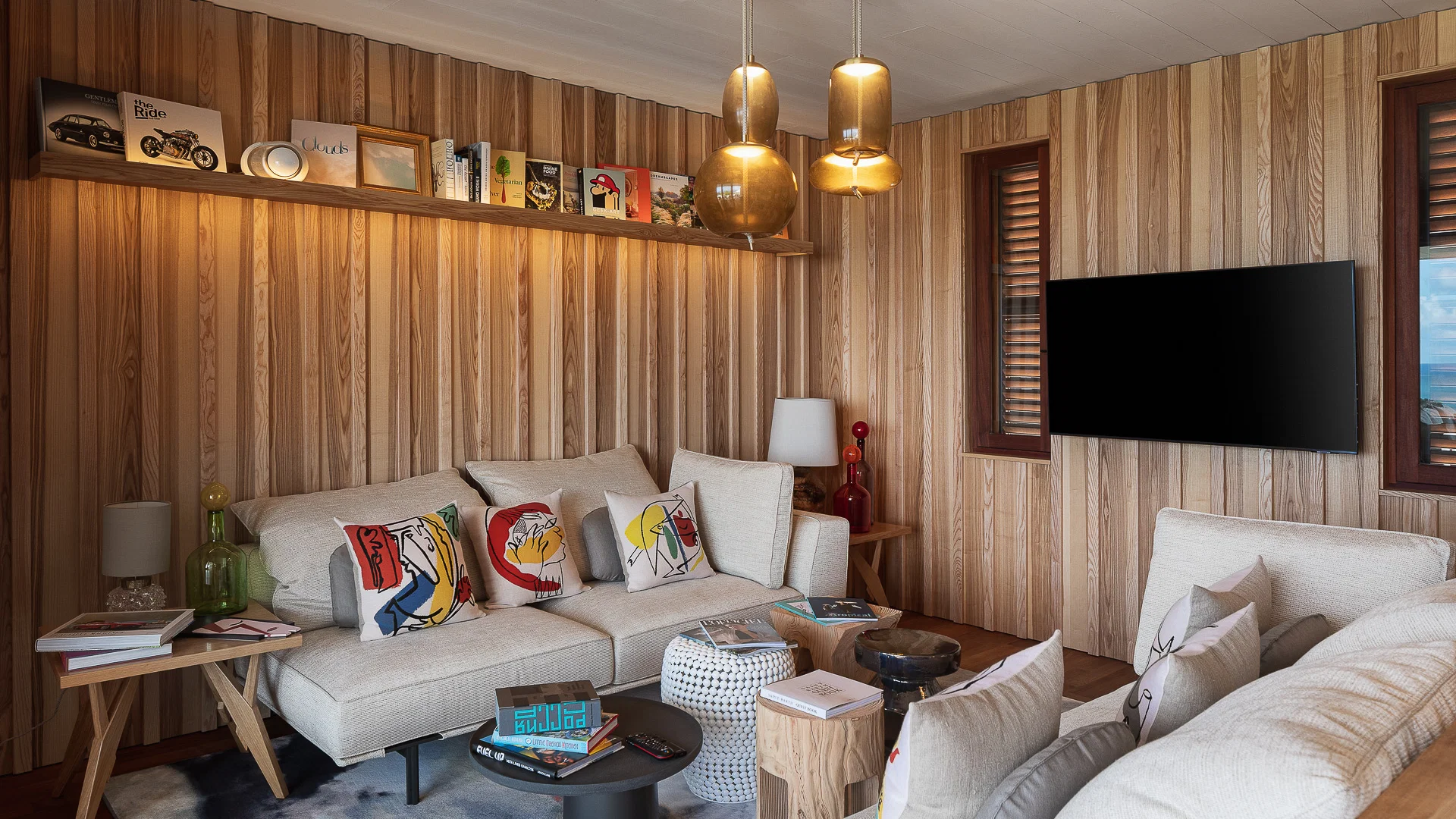 Villa Unik private media lounge