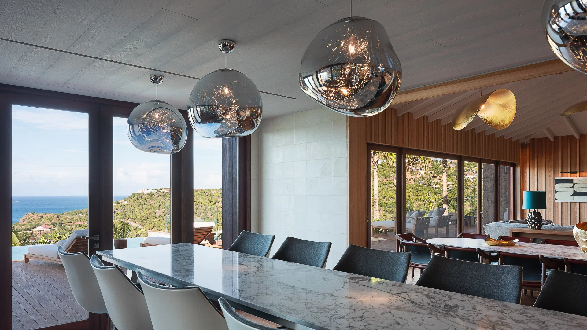 Villa Unik marble dining table and sea view